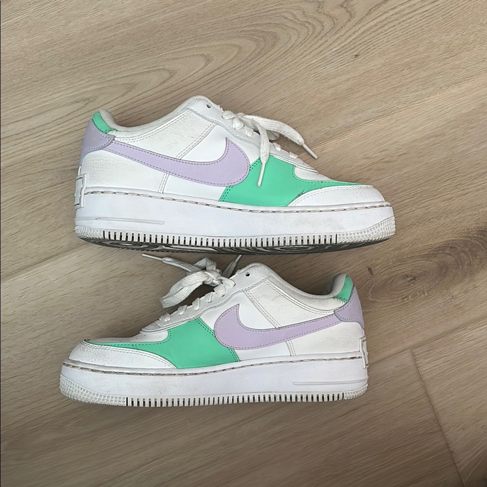 Jordan White and Green Sneakers Classic Design